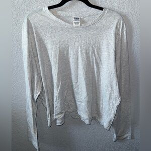 PINK Victoria's Secret Light Gray Long Sleeve‎ Tee
